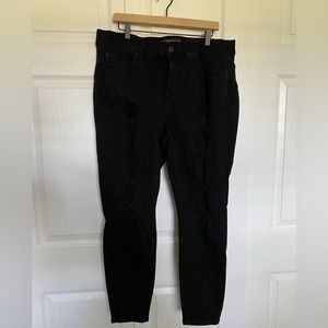 🔥 Torrid Distressed Black Jeans - EUC
